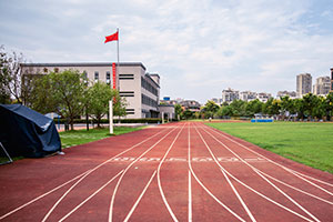 想当民航飞行员报哪些学校好一点